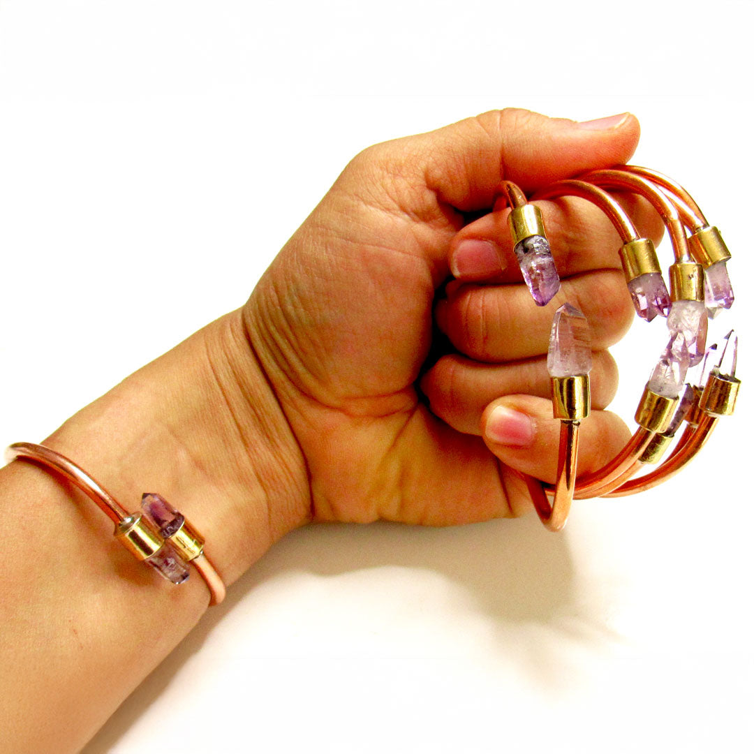 Apertura ajustable de la pulsera de cobre que se adapta a cualquier muñeca