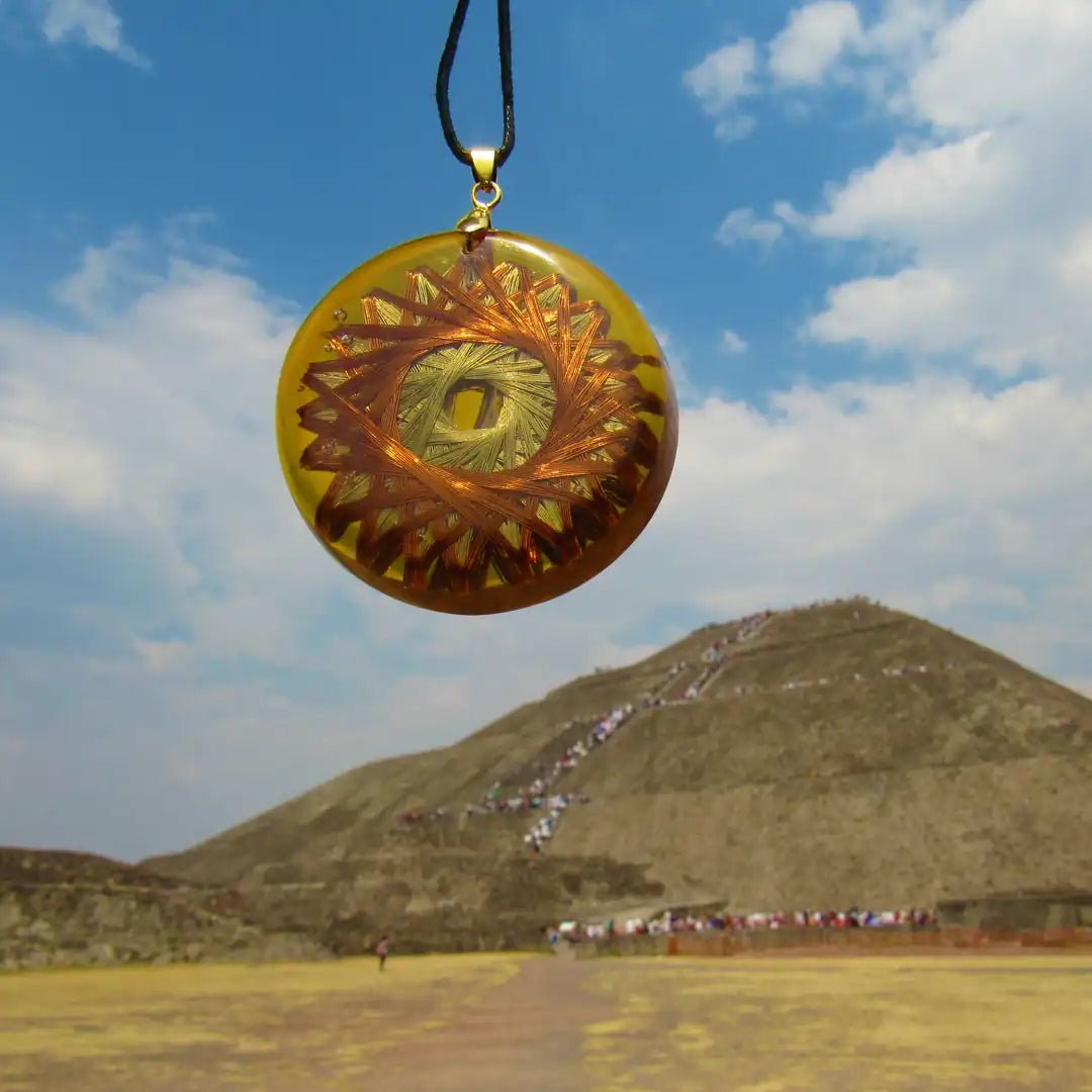 Collar Amplificador de Intención con Citrino, Bobinas de Cobre y Latón | Visto en SUPERHUMAN - Metayantra México