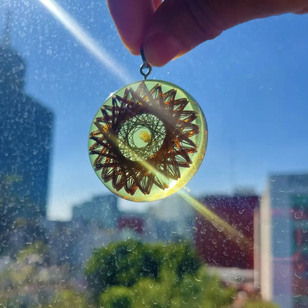 Collar Amplificador de Intención con Citrino, Bobinas de Cobre y Latón | Visto en SUPERHUMAN - Metayantra México