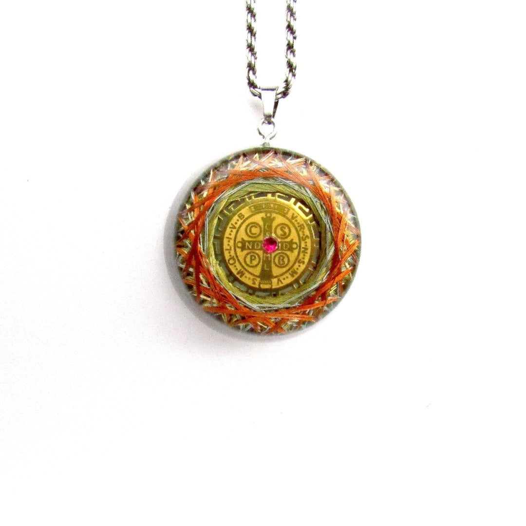 Ð??­‹÷� Collar de ProtecciÇün Espiritual y EnergÇða OrgÇün con Medalla de San Benito 7 Metales Mǭgicos - Metayantra MǸxico