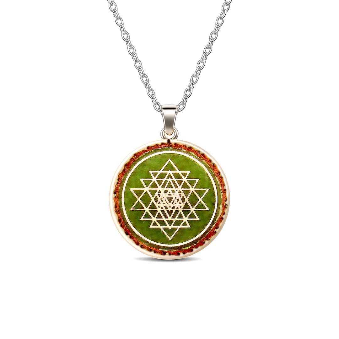 Collar Sri Yantra con Moldavita: Bienestar Físico y Espiritual - Metayantra México