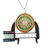 Thumbnail for Collar Sri Yantra con Moldavita: Bienestar Físico y Espiritual - Metayantra México