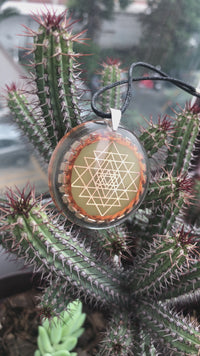 Collar Sri Yantra con Moldavita: Bienestar Físico y Espiritual