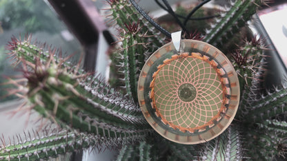 Collar Sri Yantra con Moldavita: Bienestar Físico y Espiritual