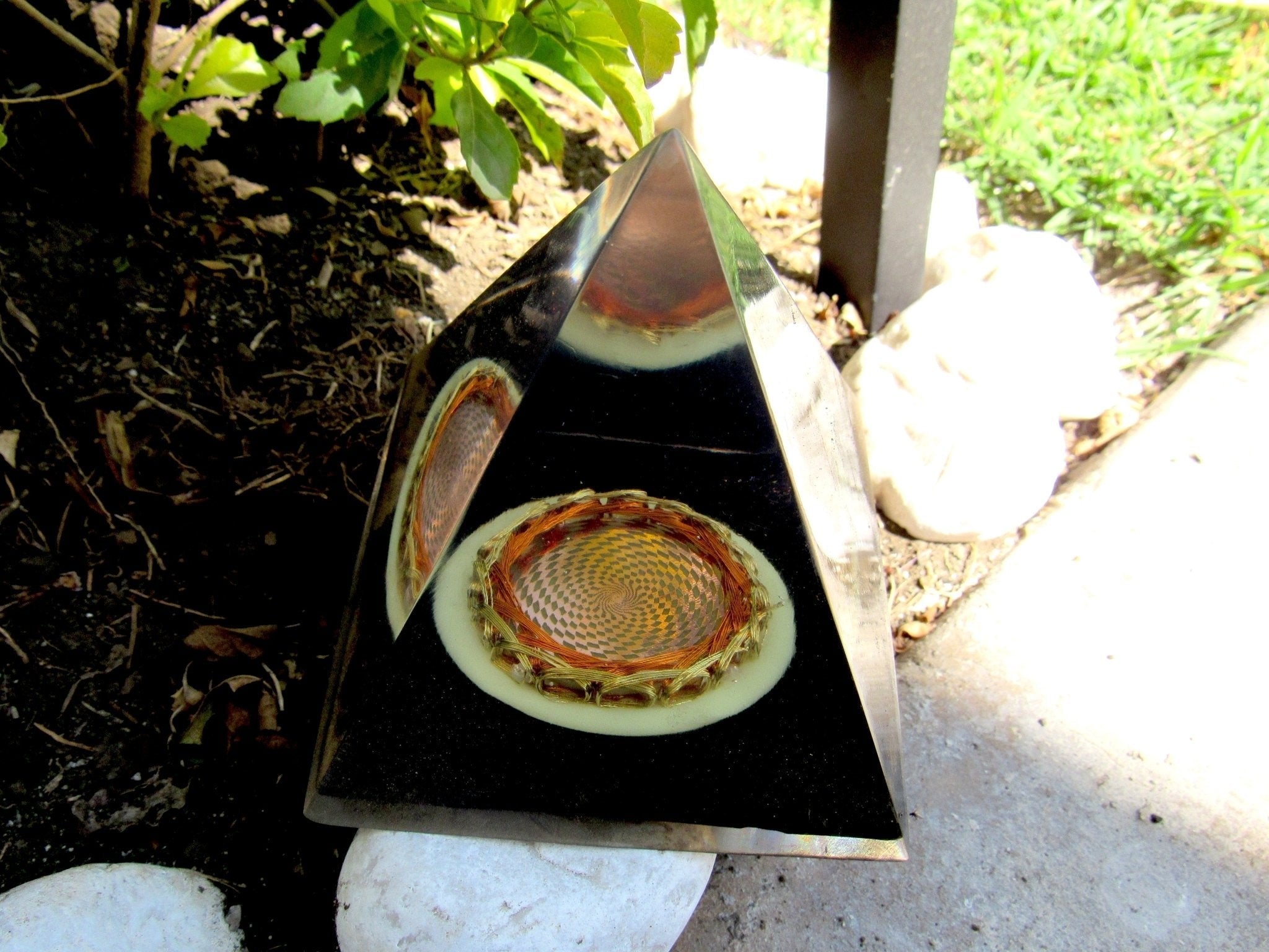 Concentrador Piramidal Doble con Sensor Cósmico del Dr Patrick Flanagan - Metayantra México