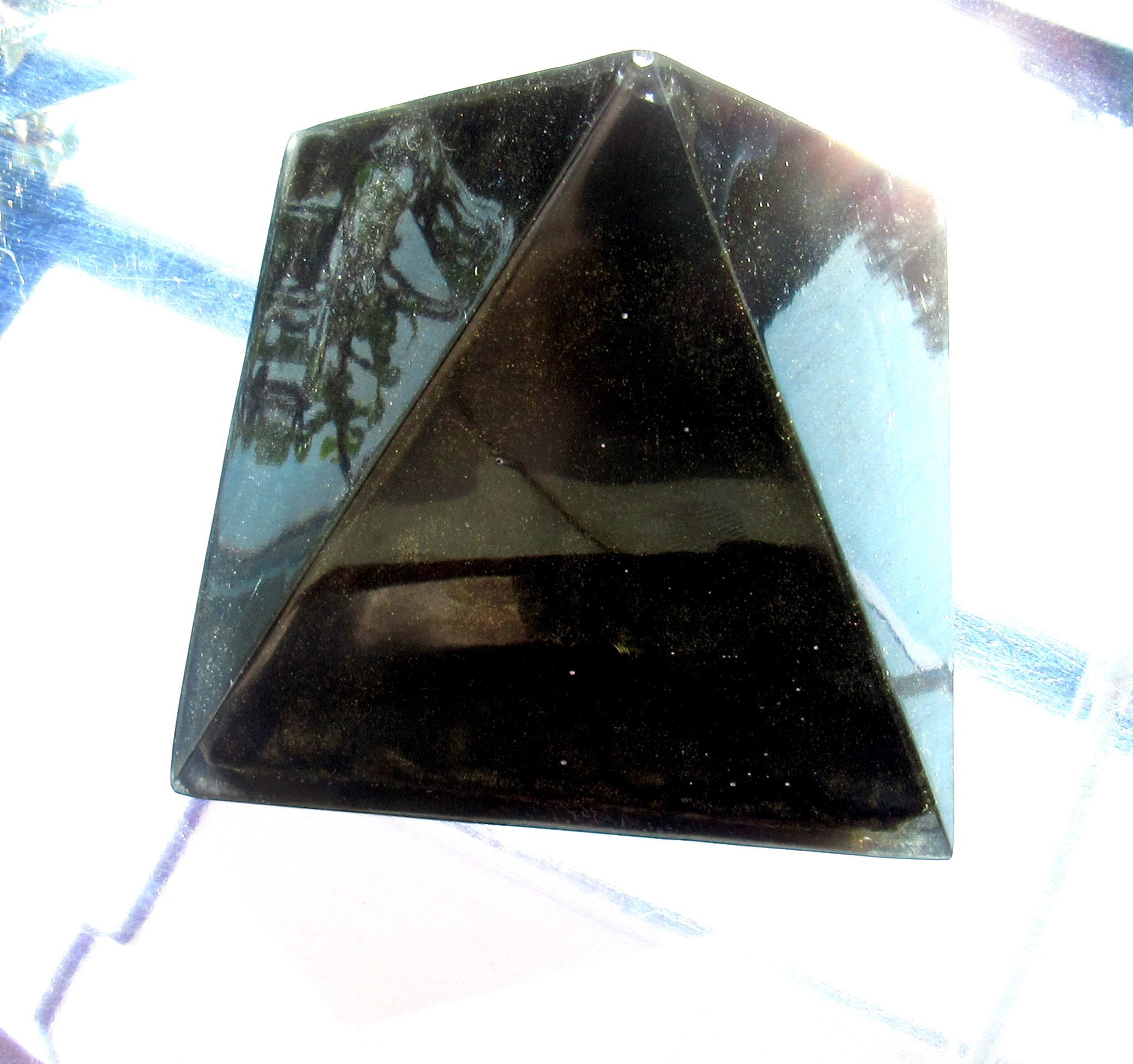 Pirámide Orgón Sol Negro Protector 5G - Metayantra México