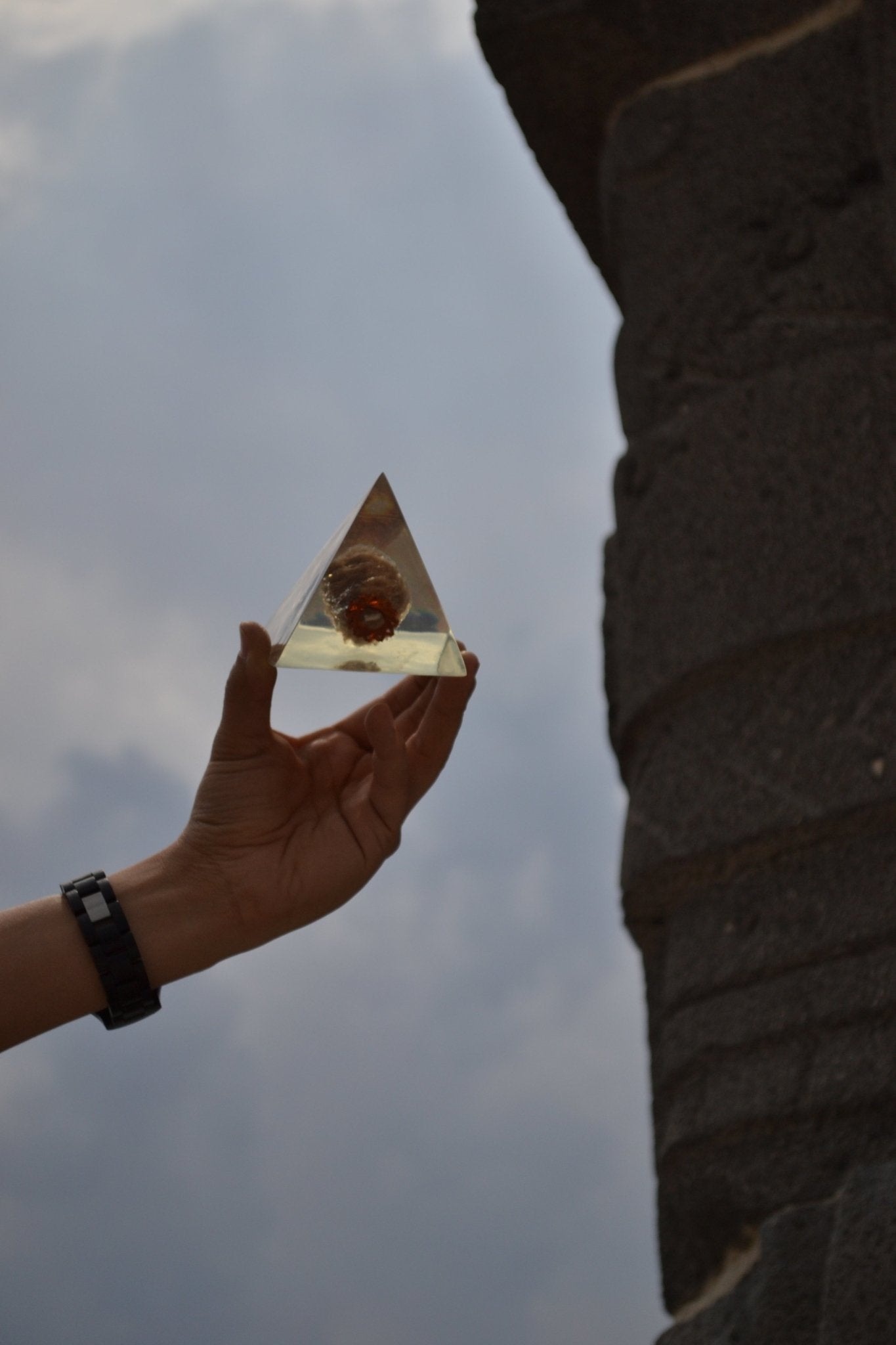 Pirámide Purificadora de Emociones con Rosa del Desierto - Metayantra México
