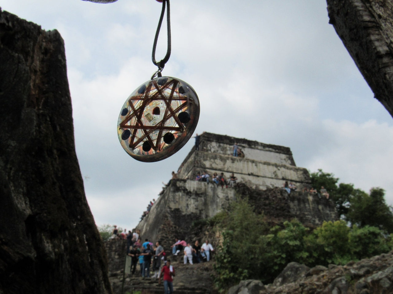 Protector contra Magia Negra Kalachakra Oro 14k Cristales Protectores Ship Coil - Metayantra MǸxico