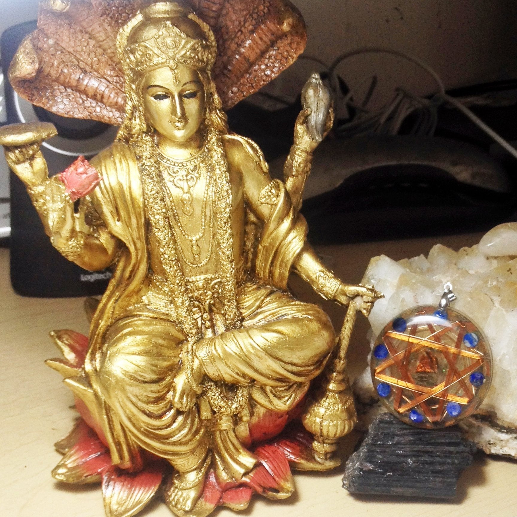 Protector contra Magia Negra Kalachakra Oro 14k Cristales Protectores Ship Coil - Metayantra MǸxico