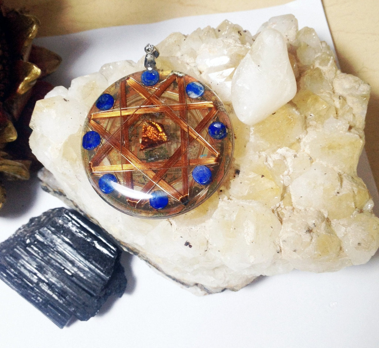 Protector contra Magia Negra Kalachakra Oro 14k Cristales Protectores Ship Coil - Metayantra MǸxico