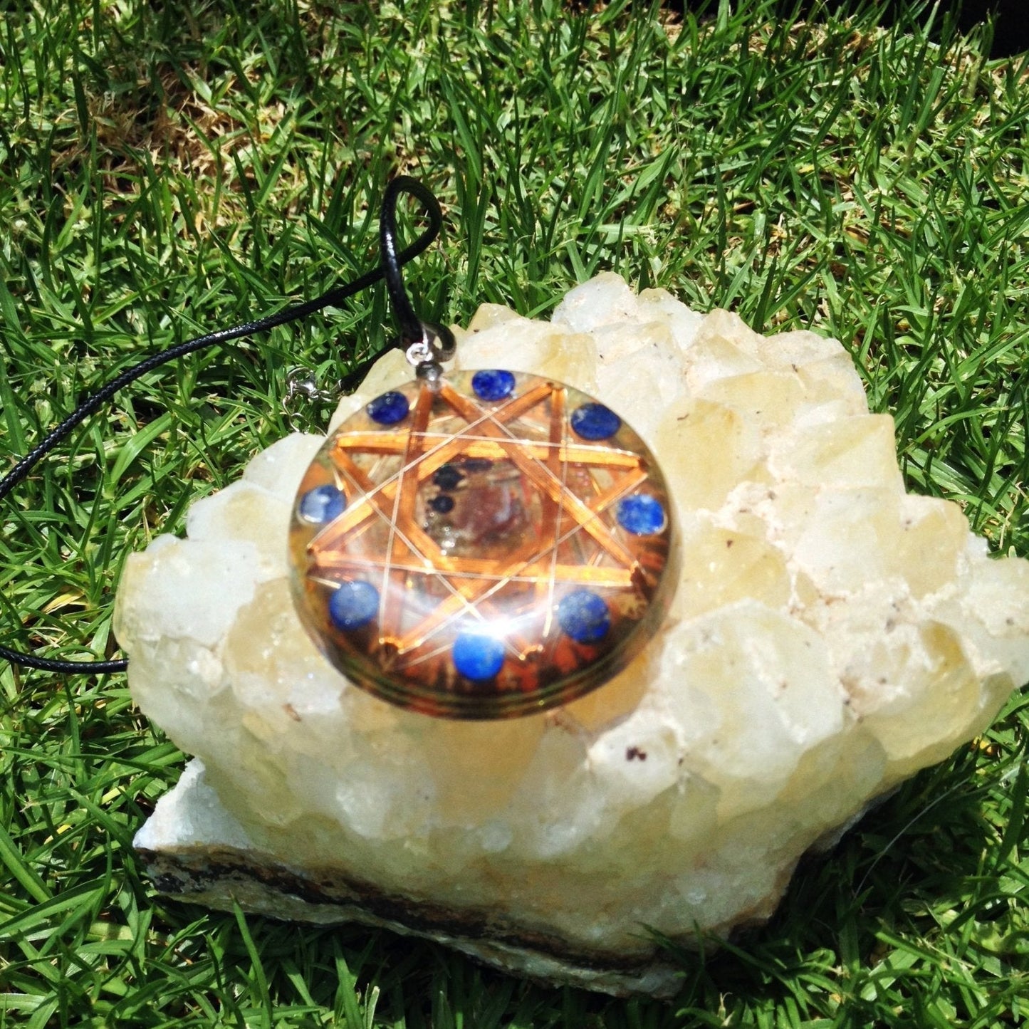 Protector contra Magia Negra Kalachakra Oro 14k Cristales Protectores Ship Coil - Metayantra MǸxico