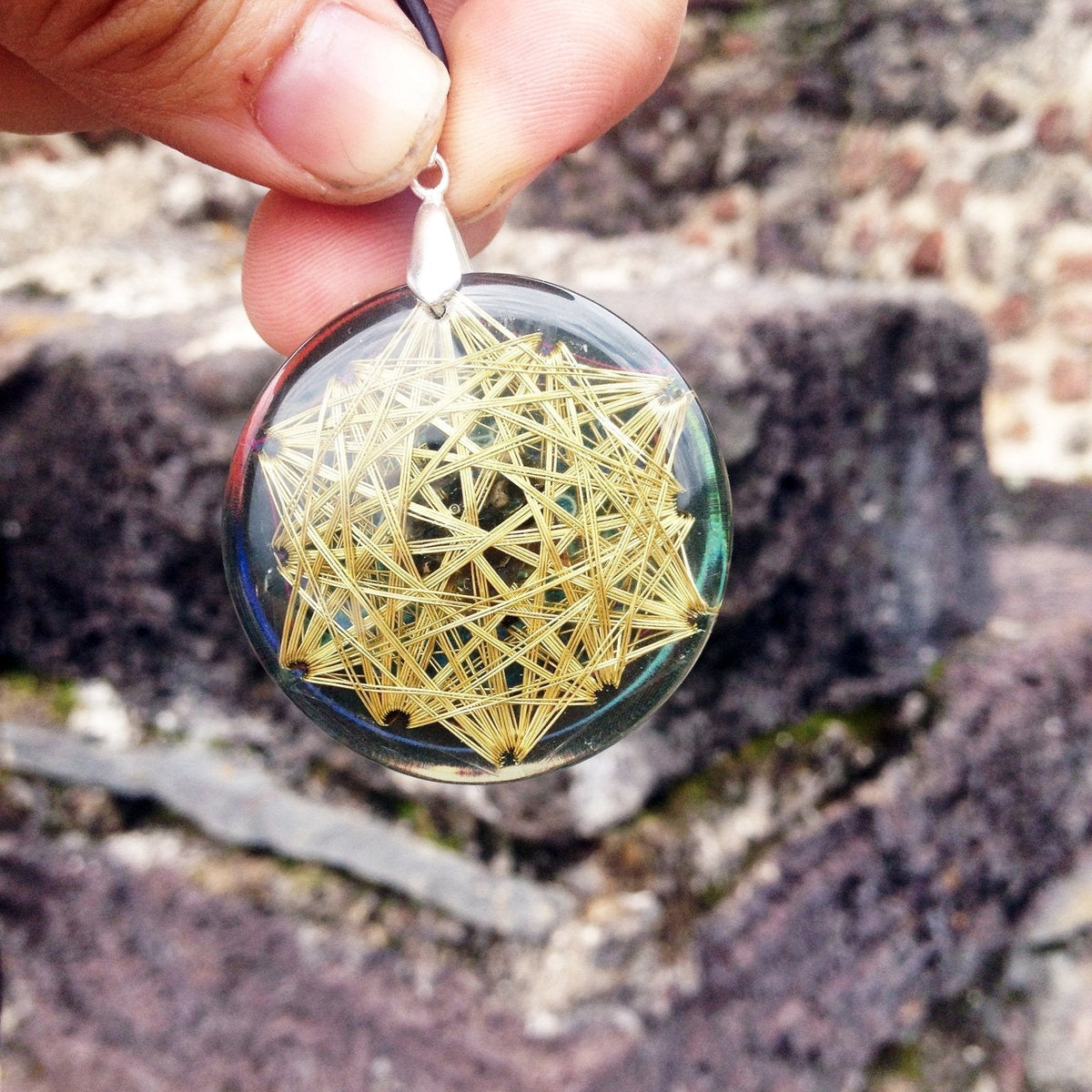 Collar Vector de Equilibrio Dorado de Metayantra México, hecho a mano
