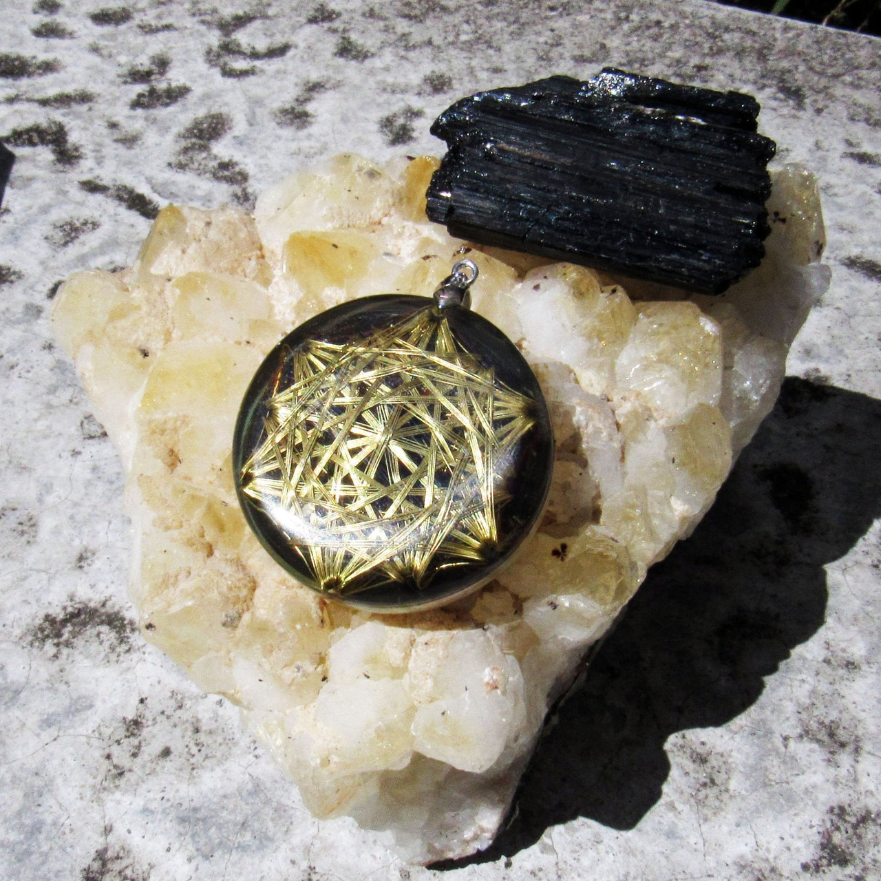 Vector de Equilibrio Dorado con Shungite - Metayantra MǸxico