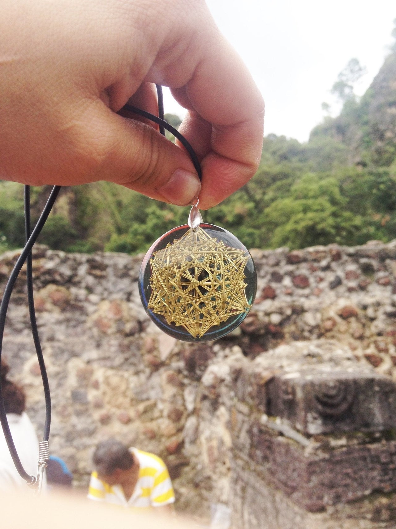 Vector de Equilibrio Dorado con Shungite - Metayantra MǸxico